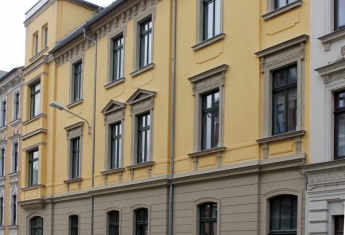 straßenfassade_gelb